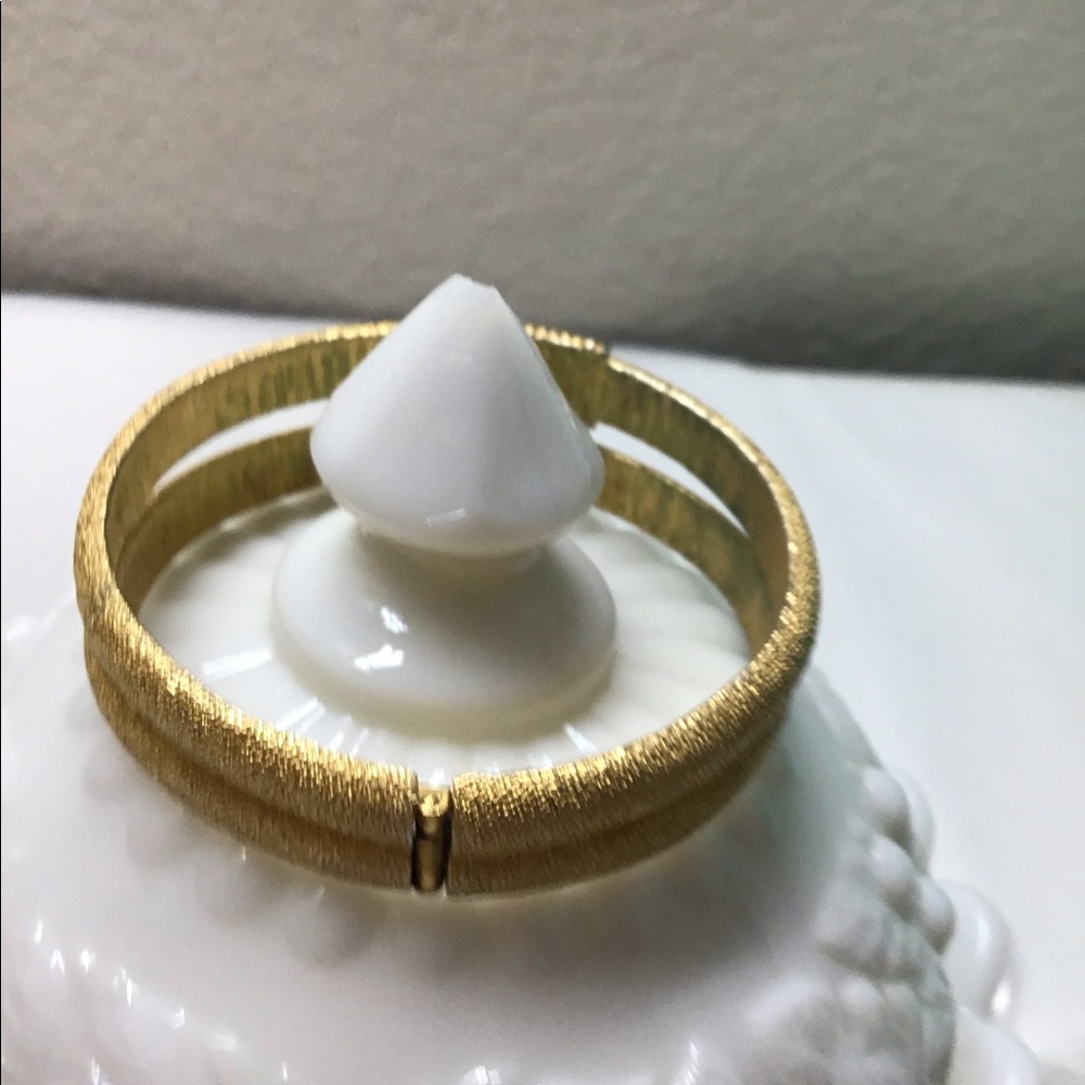 Cuff - Picture 4 of 5